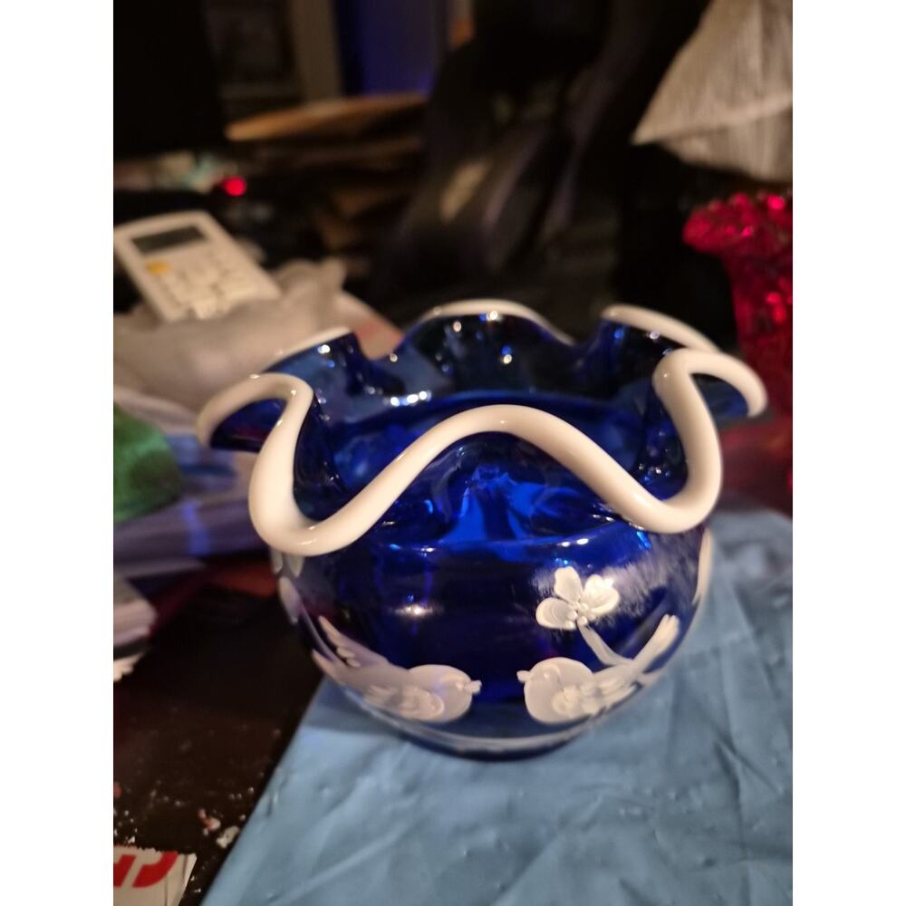 Vintage Fenton Cobalt Blue Handpainted Love Birds And Is Signed On Bottom... - Picture 2 of 4